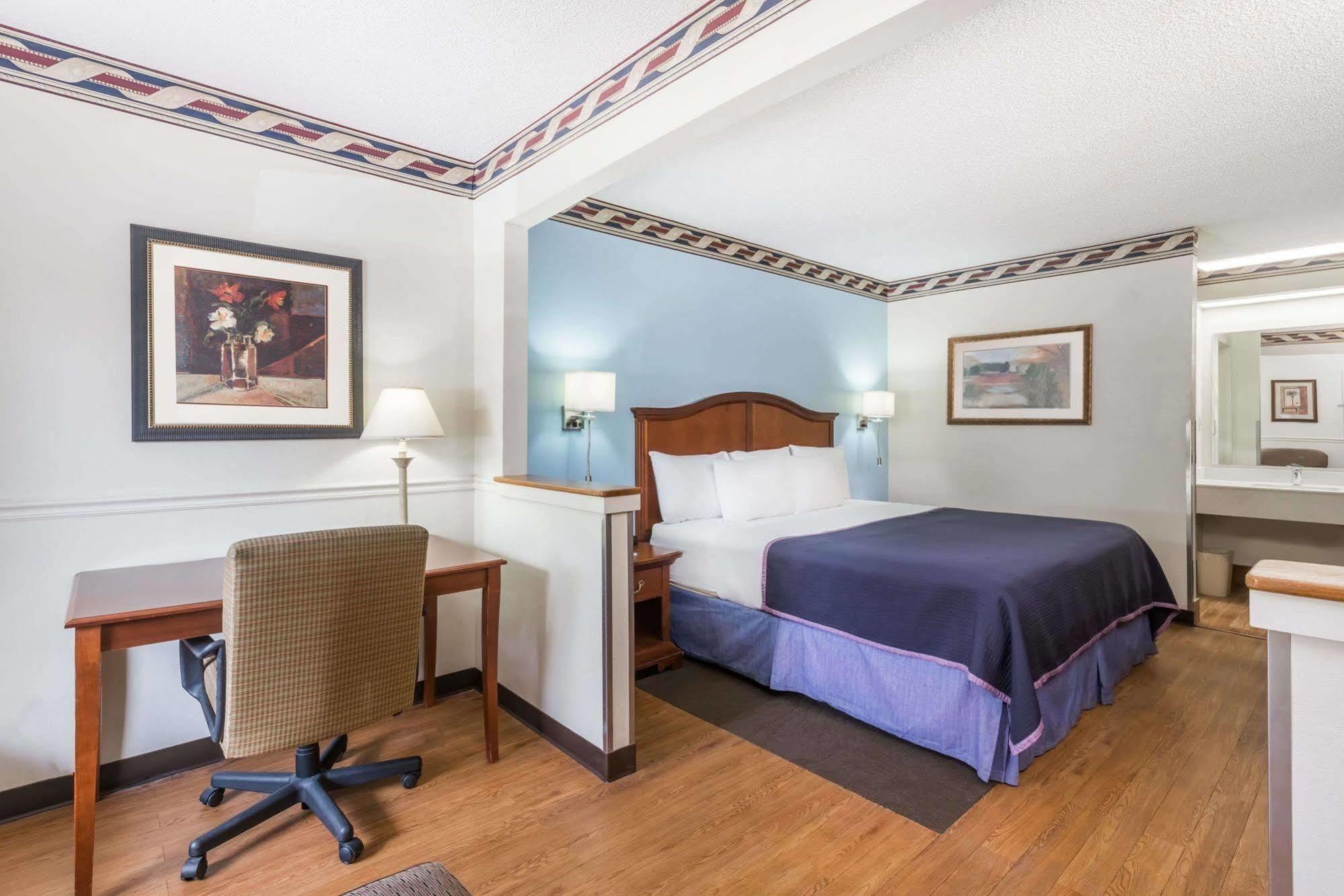 Howard Johnson By Wyndham Savannah Ga Georgetown Exterior foto