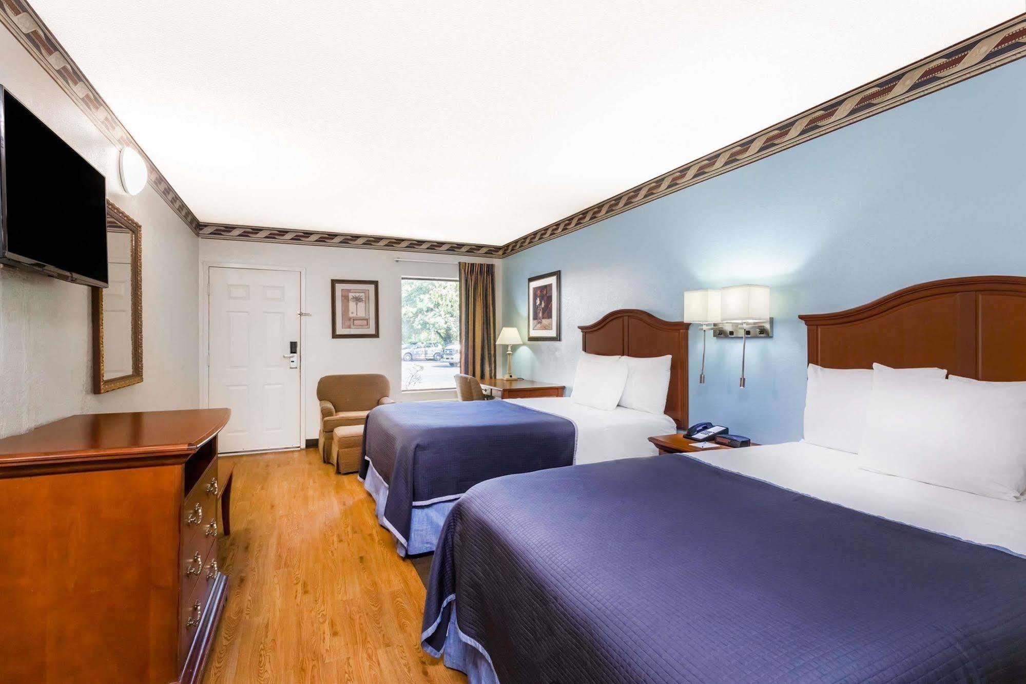 Howard Johnson By Wyndham Savannah Ga Georgetown Exterior foto